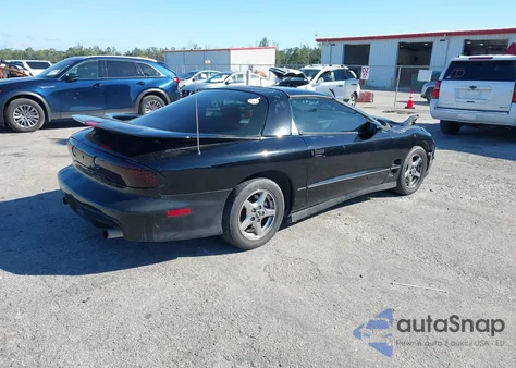 1998 Pontiac Firebird Trans Am z USA, uszkodzony, nr VIN 2G2FV22G6W2221891